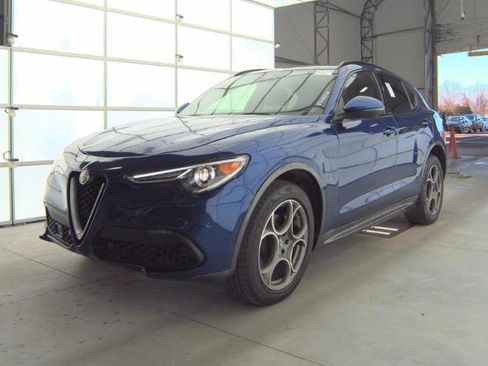 Used 2022 Alfa Romeo Stelvio Ti image 5