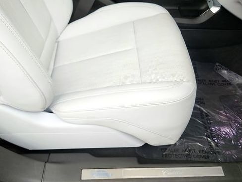 Used 2024 Cadillac Lyriq Luxury RWD image 39