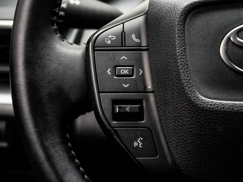 Used 2025 Toyota Prius LE image 26