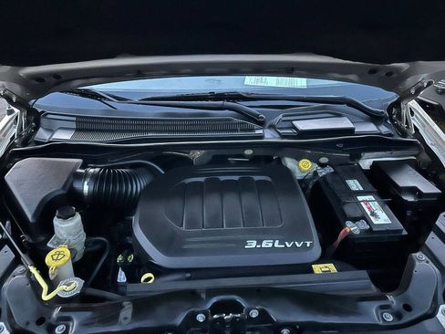 Used 2014 Chrysler Town & Country Touring image 18