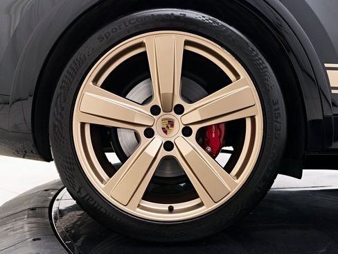 Used 2025 Porsche Cayenne GTS image 27