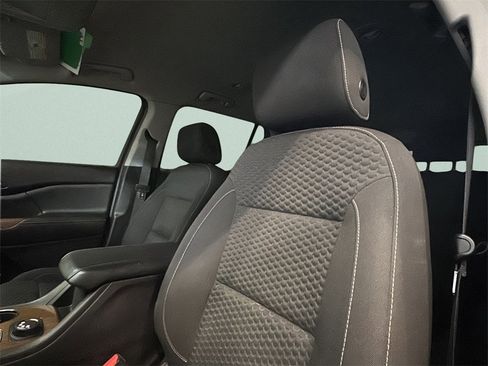 Used 2017 GMC Acadia SLE image 9