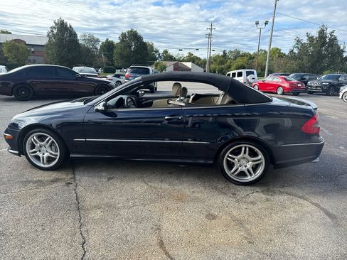 Used 2009 Mercedes-Benz CLK 550 Cabriolet w/ Premium I Pkg image 11