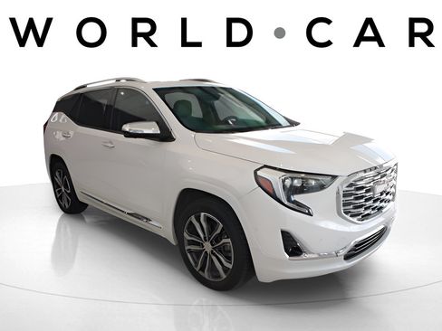 Used 2020 GMC Terrain Denali w/ Denali Premium Package FWD image 1
