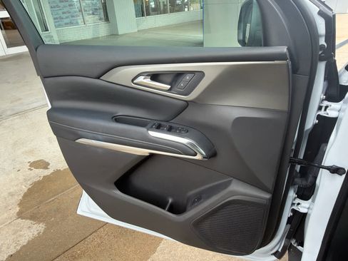 Used 2026 Chevrolet Traverse LT w/ LPO, Floor Liner Package FWD image 23