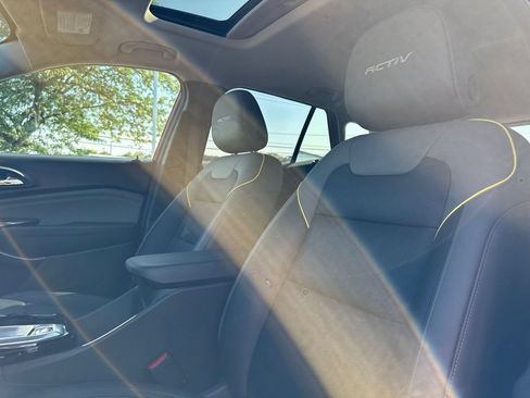 Used 2024 Chevrolet Trax ACTIV w/ Sunroof Package FWD image 5