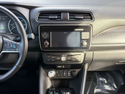 Used 2018 Nissan Leaf SL w/ SL Technology Package image 18