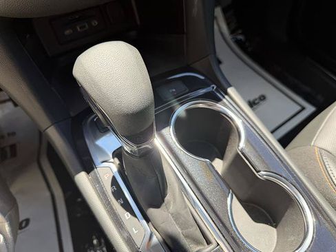 Used 2024 Chevrolet Equinox Premier AWD/4WD image 37