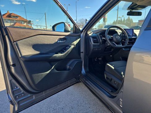 Used 2023 Nissan Rogue SV image 13