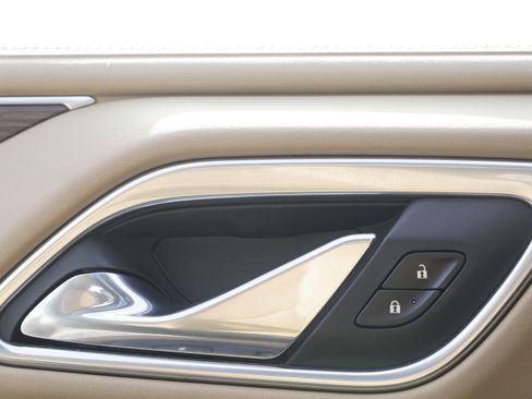 Used 2021 Chevrolet Suburban Premier w/ Premium Package image 24