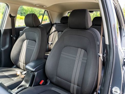 Used 2024 Hyundai Venue SEL FWD image 18