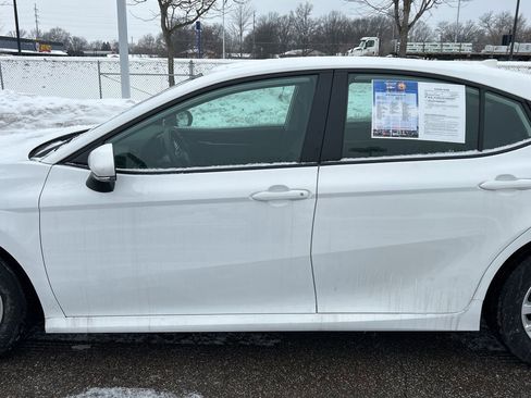 Used 2025 Toyota Camry LE image 7