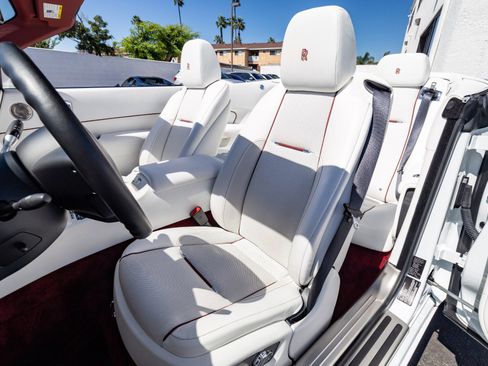 Used 2017 Rolls-Royce Dawn image 49