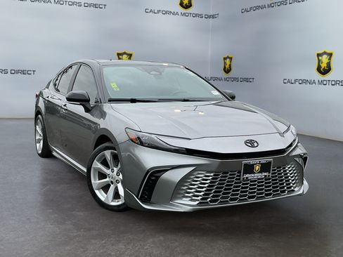 Used 2025 Toyota Camry XSE FWD image 3