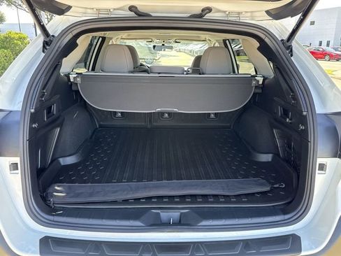 Used 2025 Subaru Outback Premium AWD/4WD image 13