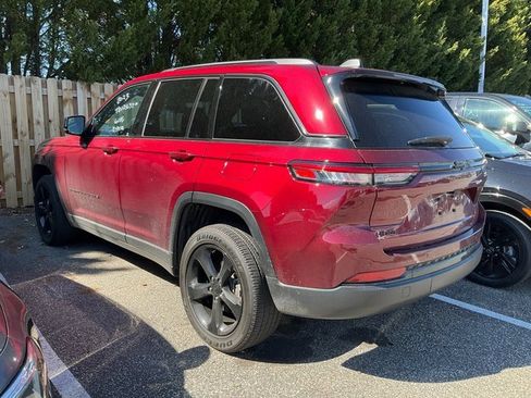 Used 2023 Jeep Grand Cherokee Altitude image 4