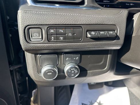 Used 2023 GMC Yukon Denali image 12