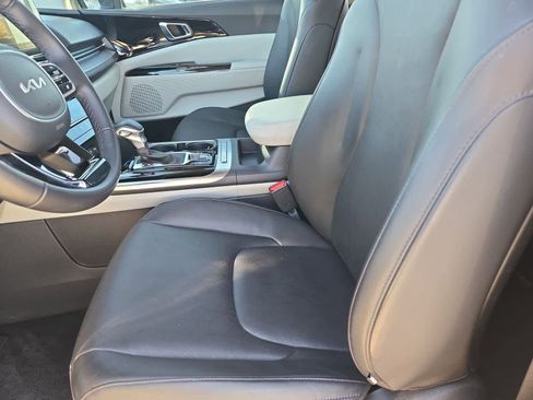 Certified 2023 Kia Carnival EX image 20