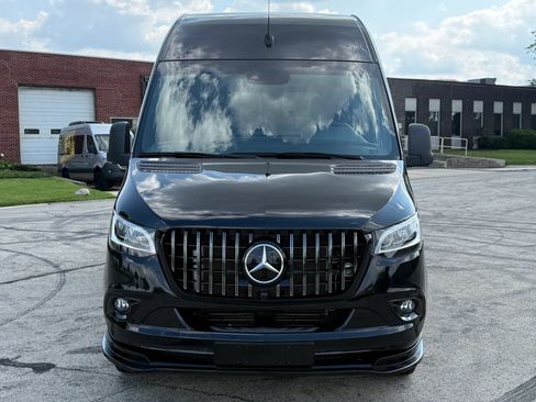 Used 2021 Mercedes-Benz Sprinter 2500 image 2