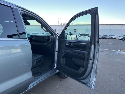 Used 2025 GMC Sierra 1500 SLT AWD/4WD image 21