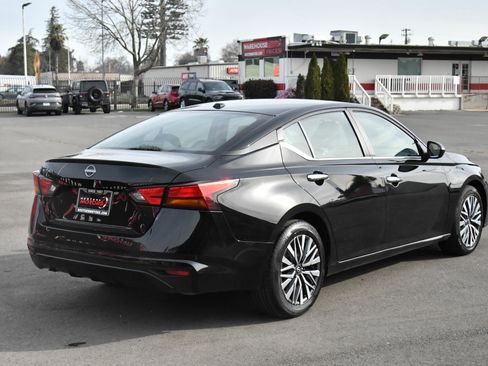 Used 2025 Nissan Altima 2.5 SV image 8