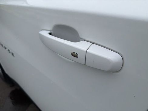 Used 2023 Chevrolet Traverse LT image 23