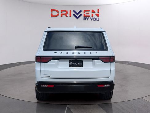 Used 2023 Jeep Wagoneer Series II AWD/4WD image 4
