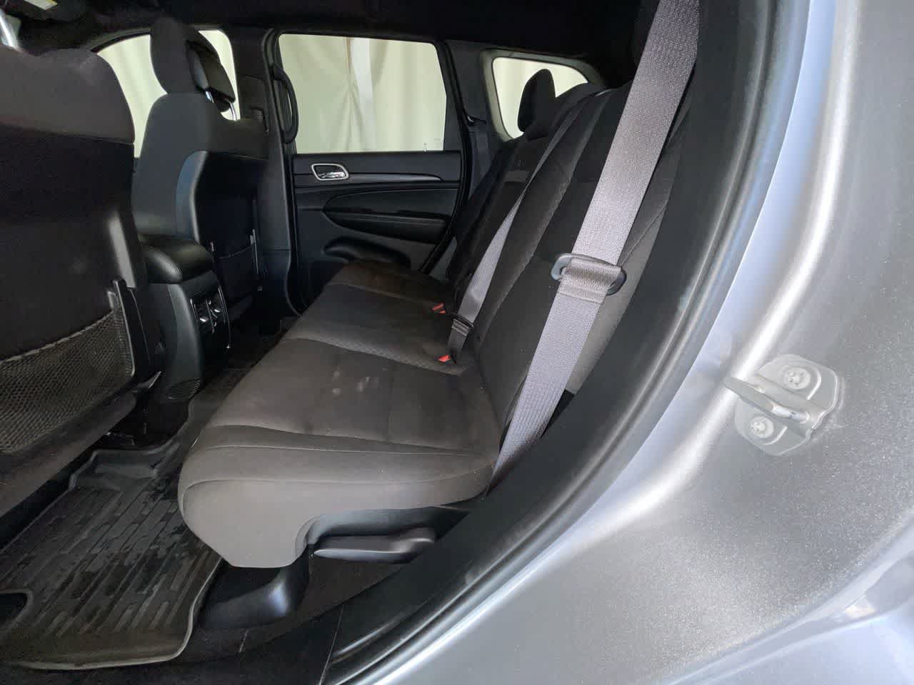 Used 2020 Jeep Grand Cherokee Laredo AWD/4WD image 22