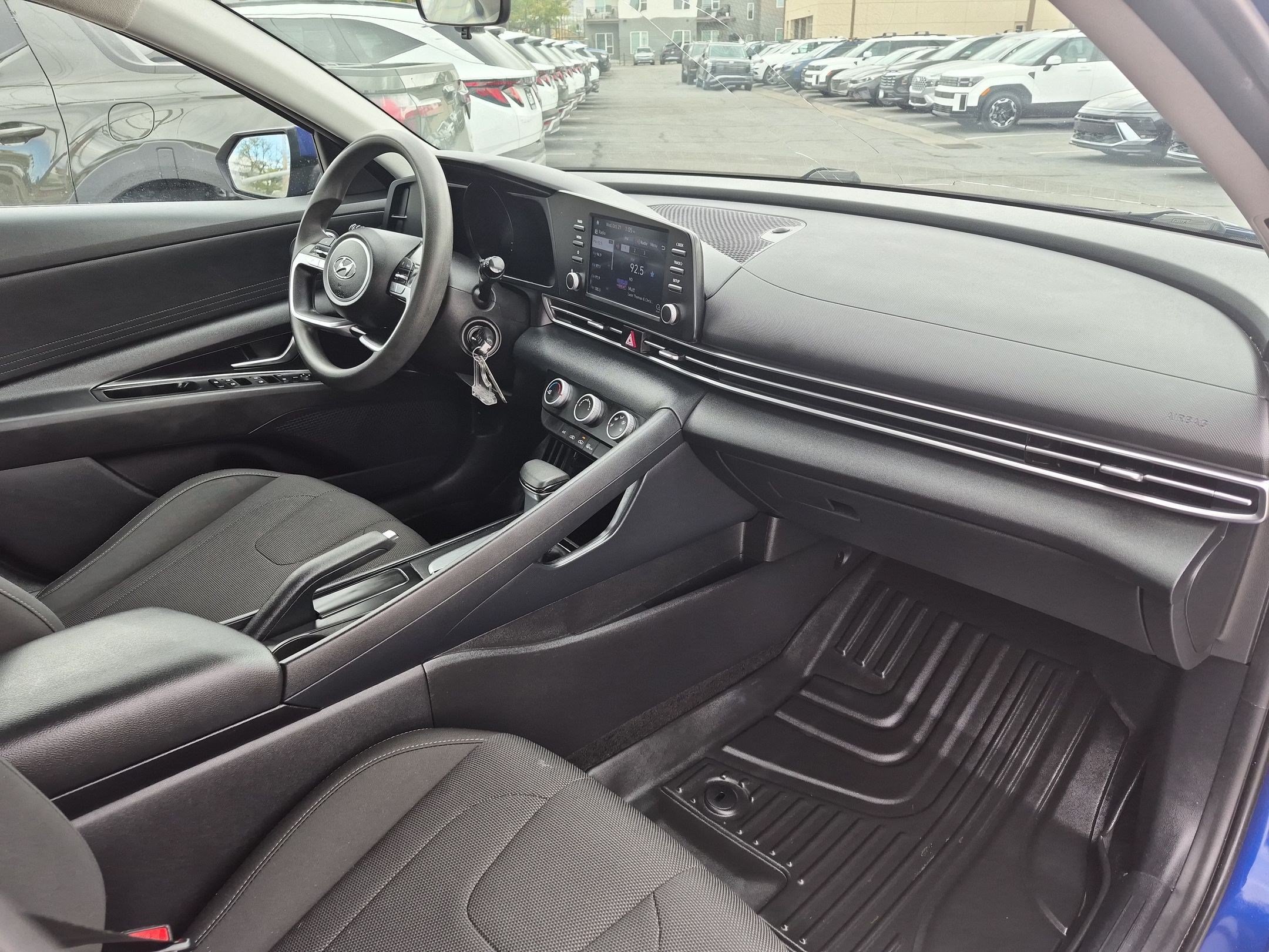 Used 2021 Hyundai Elantra SE FWD image 29