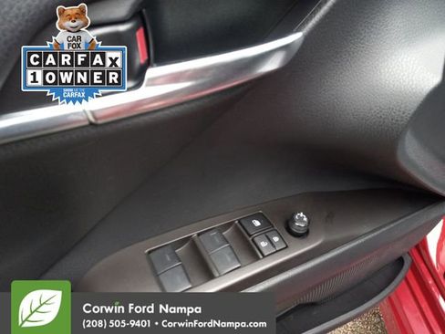 Used 2024 Toyota Camry SE image 11