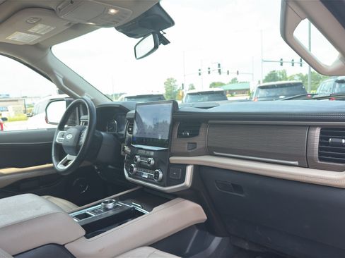 Used 2023 Ford Expedition Limited RWD image 16