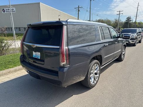 Used 2018 Cadillac Escalade ESV Premium Luxury AWD/4WD image 3