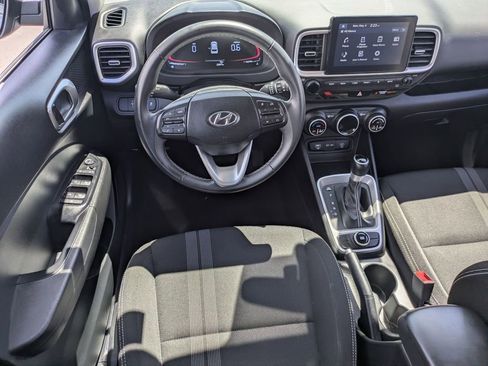 Used 2025 Hyundai Venue SEL FWD image 25