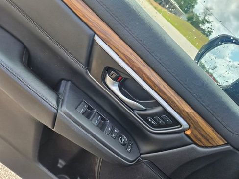 Used 2018 Honda CR-V Touring image 11