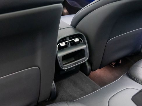 Used 2025 Mercedes-Benz E 450 4MATIC Sedan image 17