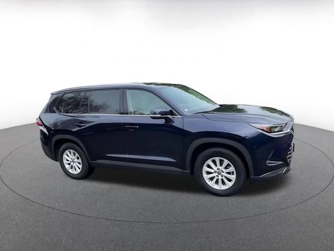 Used 2025 Toyota Grand Highlander FWD image 2