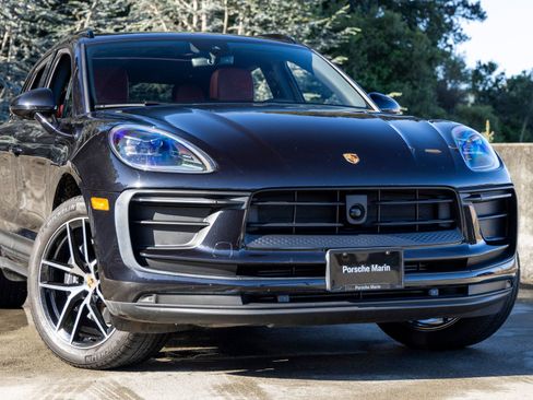 Certified 2025 Porsche Macan image 9