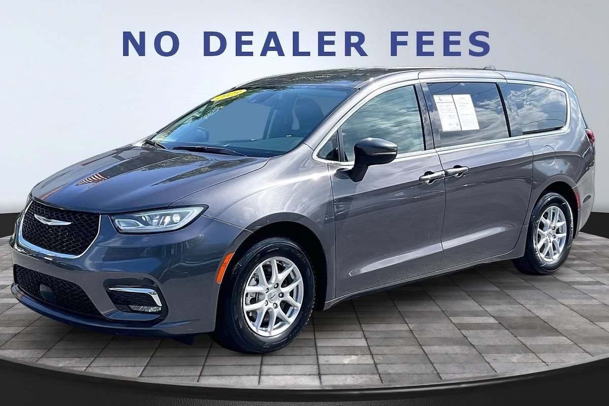 Used 2023 Chrysler Pacifica Touring-L FWD image 1
