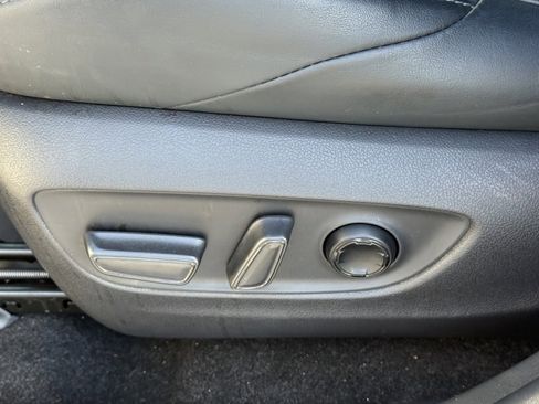 Certified 2021 Toyota Venza Limited image 21