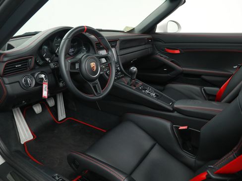 Used 2019 Porsche 911 Speedster RWD image 23