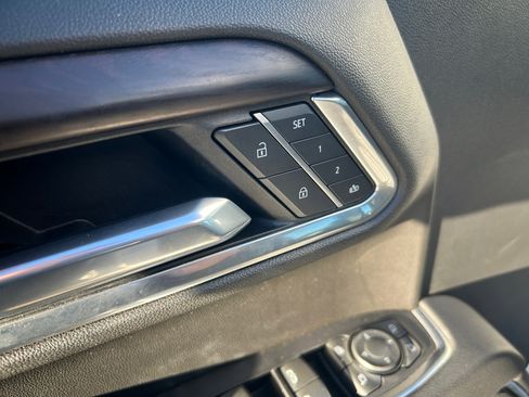 Used 2025 GMC Sierra 1500 SLT image 13