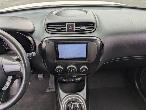 Used 2018 Kia Soul FWD image 16