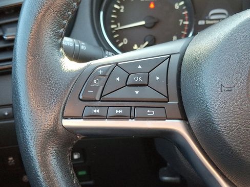 Used 2019 Nissan Rogue SL w/ Premium Package image 24