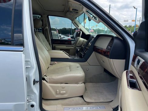 Used 2006 Lincoln Navigator Luxury RWD image 13