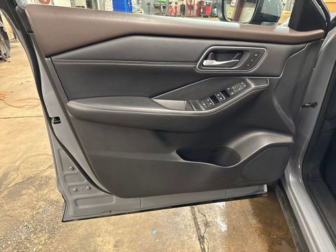 Used 2021 Nissan Rogue SL image 11