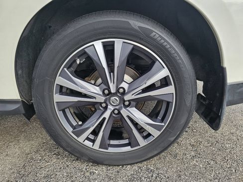 Used 2019 Nissan Pathfinder Platinum AWD/4WD image 16