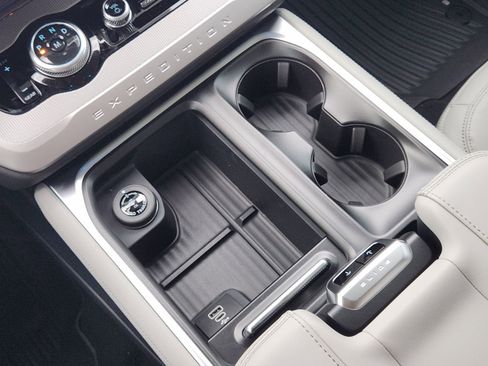 New 2026 Ford Expedition Active image 19