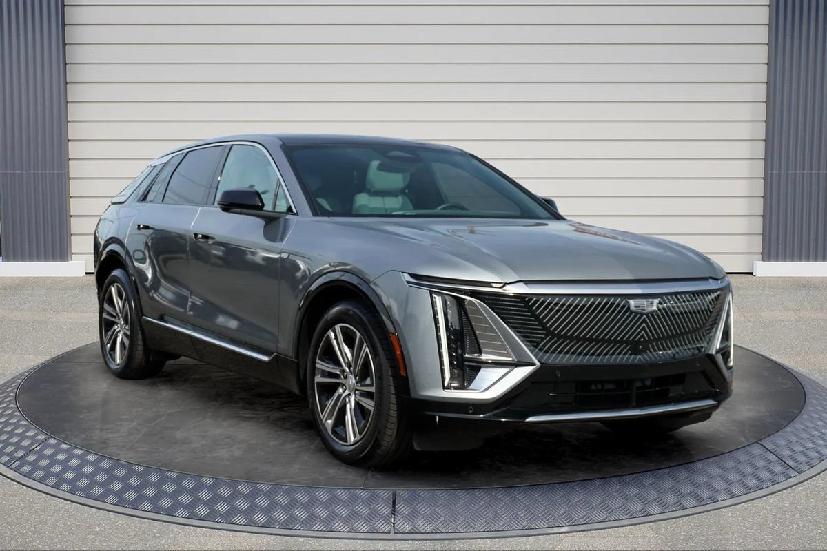 Used 2024 Cadillac Lyriq Luxury RWD image 1