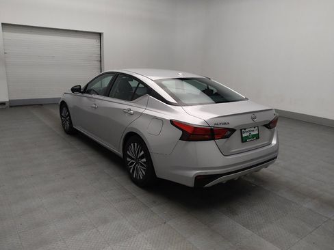 Used 2024 Nissan Altima 2.5 SV image 5