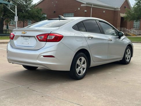 Used 2018 Chevrolet Cruze LS image 5